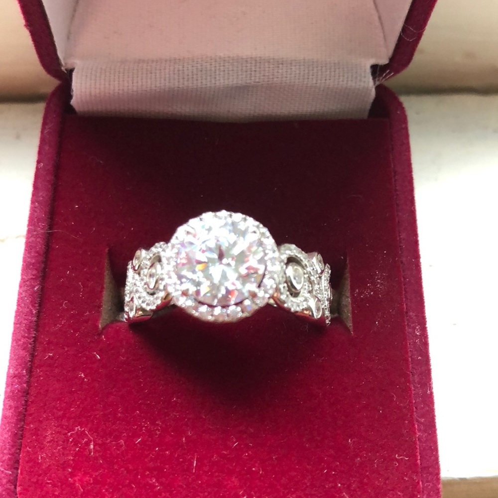 Stunning CZ925  Halo ring